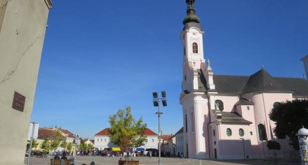 Projekt ʺBontonʺ okupio 12 škola diljem županije, učenici kroz zabavu pokazivali pravila bontona