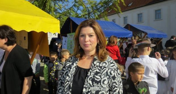 Projekt ʺBontonʺ okupio 12 škola diljem županije, učenici kroz zabavu pokazivali pravila bontona