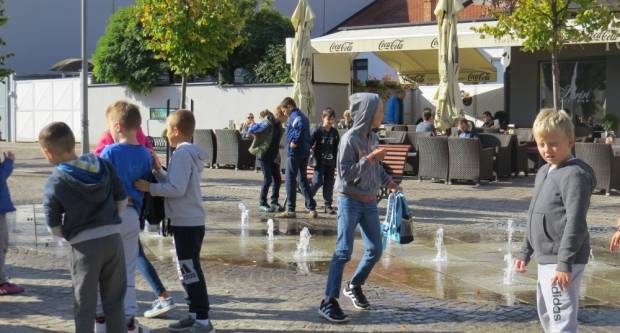 Projekt ʺBontonʺ okupio 12 škola diljem županije, učenici kroz zabavu pokazivali pravila bontona