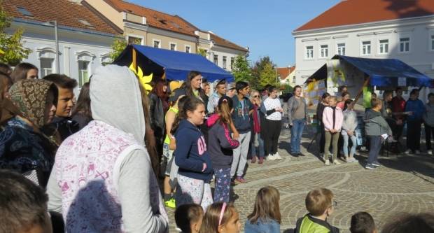 Projekt ʺBontonʺ okupio 12 škola diljem županije, učenici kroz zabavu pokazivali pravila bontona