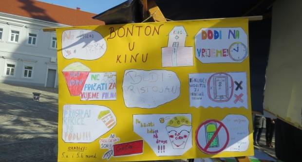 Projekt ʺBontonʺ okupio 12 škola diljem županije, učenici kroz zabavu pokazivali pravila bontona