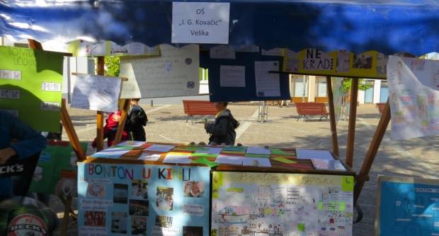 Projekt ʺBontonʺ okupio 12 škola diljem županije, učenici kroz zabavu pokazivali pravila bontona