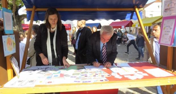 Projekt ʺBontonʺ okupio 12 škola diljem županije, učenici kroz zabavu pokazivali pravila bontona