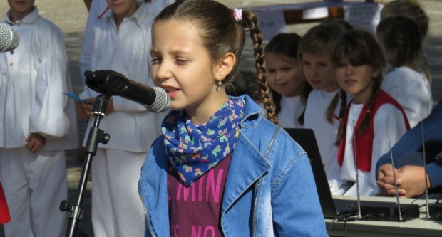 Projekt ʺBontonʺ okupio 12 škola diljem županije, učenici kroz zabavu pokazivali pravila bontona