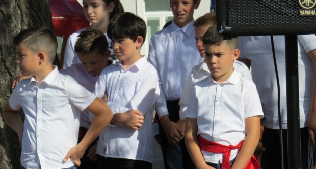 Projekt ʺBontonʺ okupio 12 škola diljem županije, učenici kroz zabavu pokazivali pravila bontona