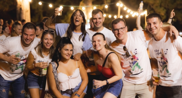 Peto izdanje manifestacije ’Ideš i piješ’ rasprodano: preko 500 sudionika stiže iz svijeta, a večernji koncert otvoren za sve uz Grupu Vigor