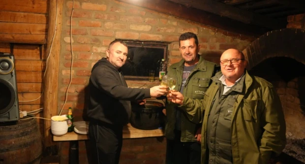 Hrnjevački vinogradari proslavili završetak berbe – vino, prijateljstvo i slavonska duša