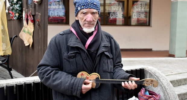 Požeški ulični svirač Rajko: Od tambure do frule za zmije 
