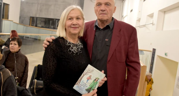 Poezija i makrame Slavice Šperande oduševili posjetitelje Gradske knjižnice Požega