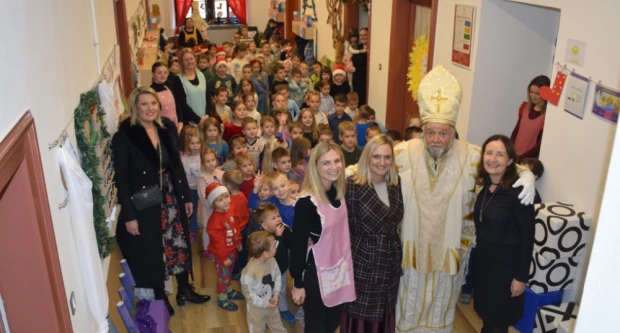 Toplina koja grije dušu: Sveti Nikola donio radost najmlađima u Požegi