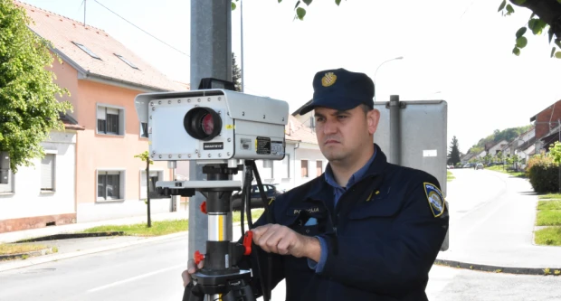 Drastično prekoračenje brzine u Požegi: vozač kažnjen i ostao bez vozačke