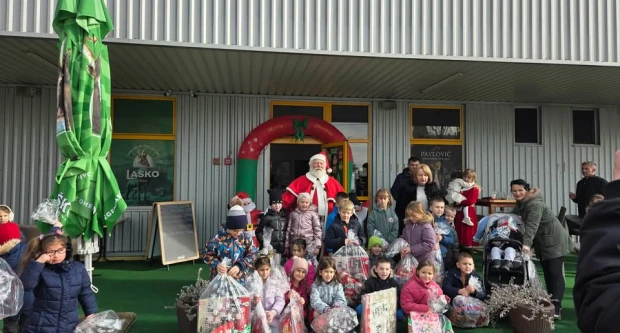 Blagdansko iznenađenje u Restoranu Marta: Djeda Mraz razveselio najmlađe