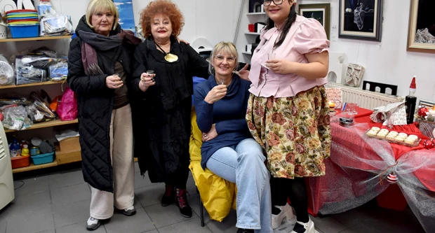 POŽEŠKO JUTRO ISPUNJENO TOPLINOM: Badnja tradicija u ateljeu slikarice Anite Grabavac Jakobović