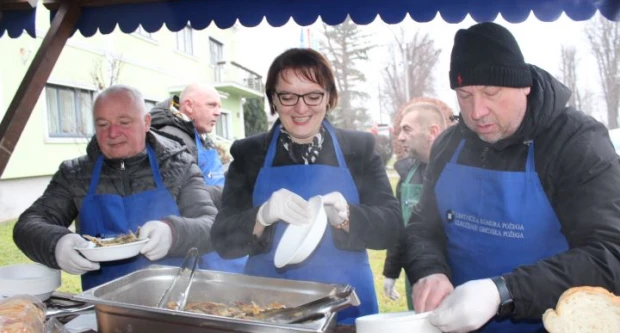 Na Badnjak u Pleternici podijeljeno 400 porcija posnih obroka