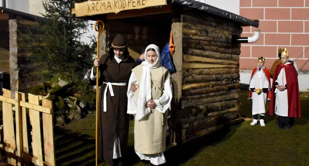 U Velikoj uprizorene žive jaslice uz snažnu humanitarnu poruku