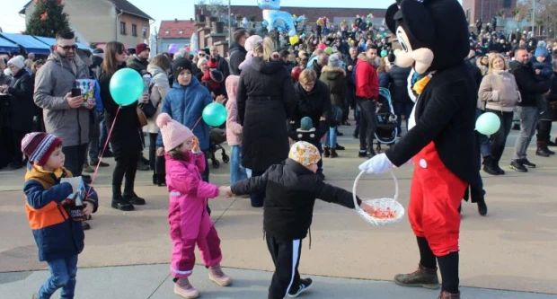 Pleternica Novu godinu dočekala u podne uz pjesmu, ples i slavonsko zajedništvo