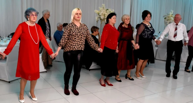 Snijeg nije zaustavio ljubitelje plesa:Stotinjak gostiju na prvoj ovogodišnjoj zabavi Marice Budimski Mace