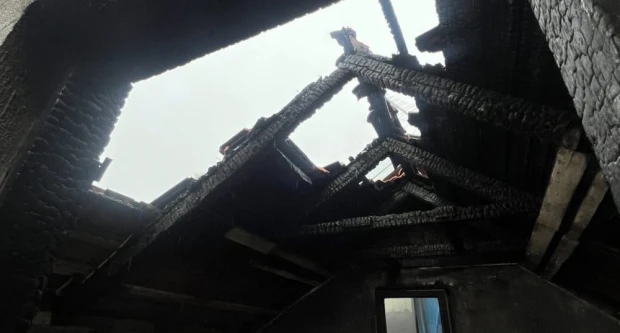 Požar u Golom Brdu izazvan zapaljenjem grede tijekom loženja vatre