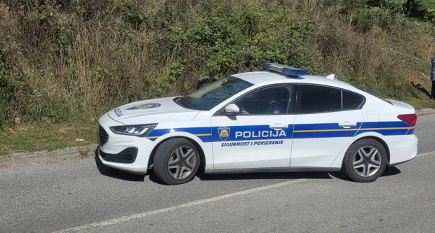 Nedjelja obilježena prometnim nesrećama: Automobil završio na krovu, dijete ozlijeđeno na pješačkom prijelazu