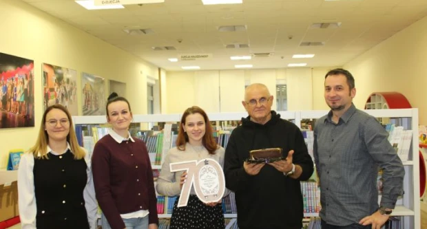 FOTOZABILJEŠKA: Rođendanska torta za bivšeg ravnatelja pleterničke Knjižnice 