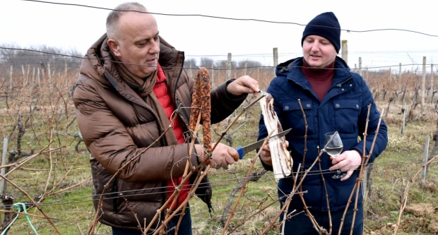 Vincelovo kod Denija Pavića: Okupio prijatelje i suigrače uz vatru, pjesmu i vrhunsku graševinu