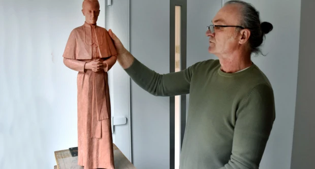 Povratak korijenima: Svjetski priznati kipar Mladen Šimunović odabrao Požegu za novi početak