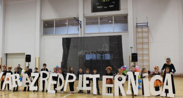 MAŠKARE U PLETERNICI: U prepunoj školskoj dvorani pripremljen zanimljiv pokladni program 