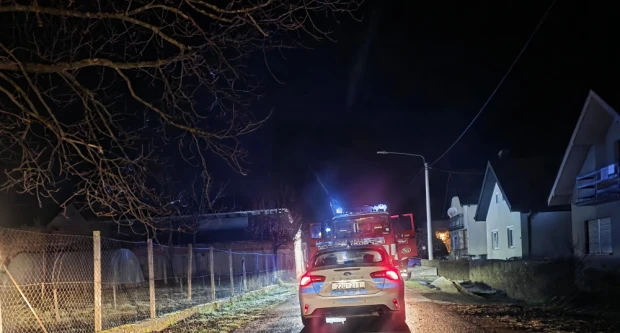 Jakšički vatrogasci u noćnoj intervenciji u Eminovcima spriječili širenje požara na obiteljske kuće