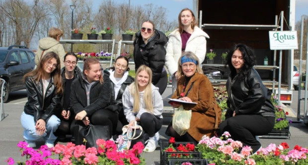 Studenti obišli požešku tržnicu: ’Boje, oblici, mirisi i okusi ljude privlače na tržnicu’
