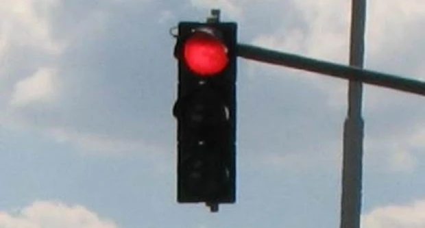 Pod utjecajem alkohola od 1,12 promila upravljao osobnim automobilom i prošao kroz crveno svjetlo