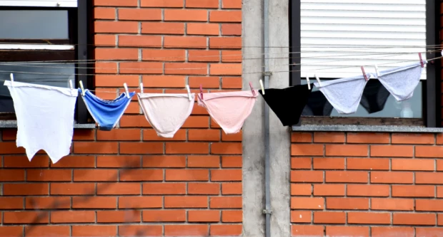 BORBA S VREMENOM: Požežanka požurila raširiti rublje prije kiše, vjetar imao druge planove