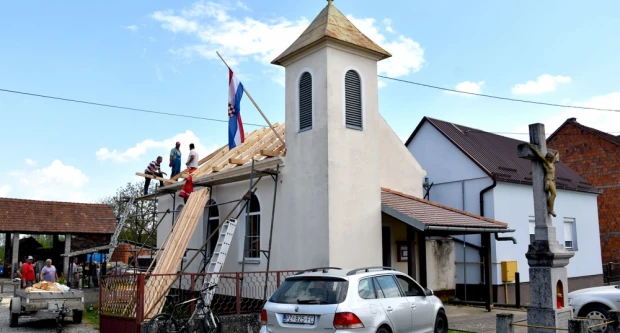 VELIKA OBNOVA U RAMANOVCIMA: Mještani i volonteri uređuju kapelu Sv. Jelene za zlatni jubilej