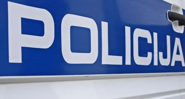 Policajac izvan službe fizički napao mladića u Jakšiću