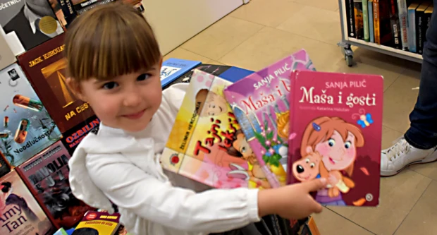 Poezija, glazba i izložbe: Noć knjige u Požegi privukla velik interes građana