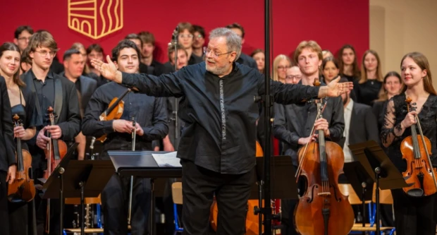 Glazbena večer u Požegi: Studenti Muzičke akademije i maestro Tarbuk oduševili izvedbom Mozarta