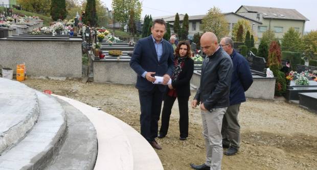 Gradonačelnik Puljašić obišao sanaciju centralnog križa na Groblju sv. Ilije u Požegi Gradonačelnik Puljašić obišao sanaciju centralnog križa na Groblju sv. Ilije u Požegi