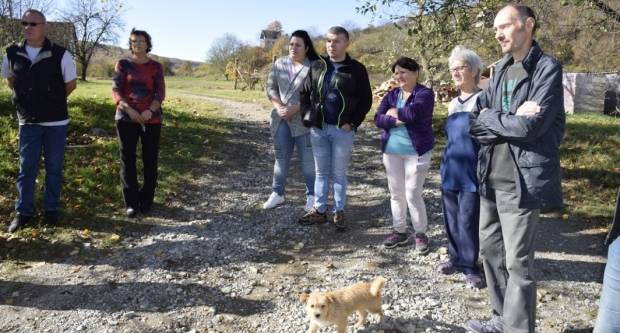 Gradonačelnik Puljašić obišao mještane Vinorodne ulice u Novom Selu Gradonačelnik Puljašić obišao mještane Vinorodne ulice u Novom Selu