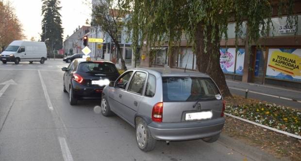 Pijan prouzrokovao prometnu nesreću Pijan prouzrokovao prometnu nesreću