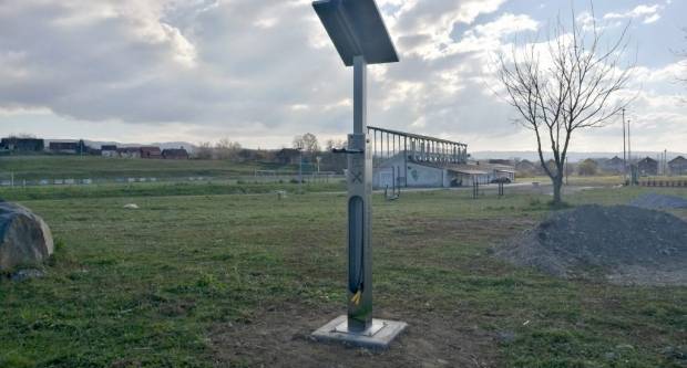 U pakračkoj sportskoj zoni: Postavljen prvi pametni stup za bicikle U pakračkoj sportskoj zoni: Postavljen prvi pametni stup za bicikle