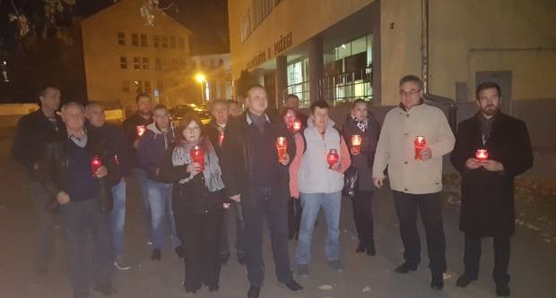 SDP naše županije u Požegi palio svijeće i odao počast svim žrtvama Vukovara SDP naše županije u Požegi palio svijeće i odao počast svim žrtvama Vukovara
