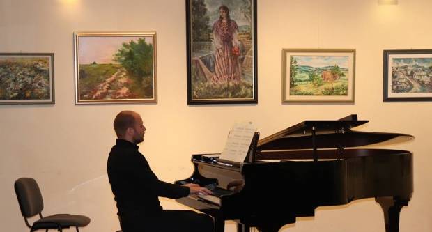Piano CABARET u lipičkom Multikulturalnom centru Piano CABARET u lipičkom Multikulturalnom centru