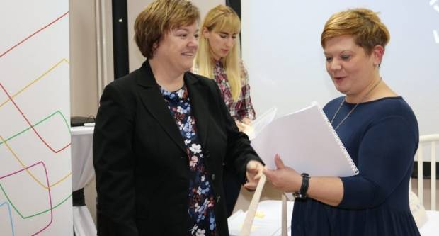 Dvosmjenski rad u pakračkom vrtiću: Ministarstvo demografije osiguralo 2,7 milijuna kuna Dvosmjenski rad u pakračkom vrtiću: Ministarstvo demografije osiguralo 2,7 milijuna kuna