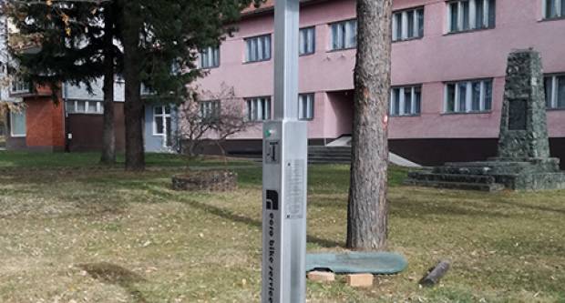 Postavljena je ciklo stanica na Trgu bana Jelačića u Velikoj Postavljena je ciklo stanica na Trgu bana Jelačića u Velikoj