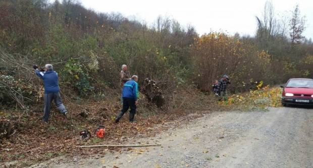 Uređenje seoskih grobalja: Ograda za sedam grobalja Uređenje seoskih grobalja: Ograda za sedam grobalja