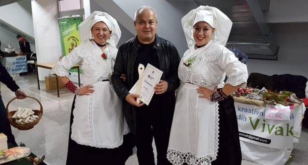 Pogledajte kako je bilo na ovogodišnjem Katarinskom sajmu u Sl. Brodu Pogledajte kako je bilo na ovogodišnjem Katarinskom sajmu u Sl. Brodu