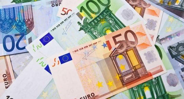 EVO DOKAD ĆEMO UVESTI EURO: I kune i eure moći ćemo koristiti tek 15-ak dana. Evo što će biti s cijenama i kreditima u kunama EVO DOKAD ĆEMO UVESTI EURO: I kune i eure moći ćemo koristiti tek 15-ak dana. Evo što će biti s cijenama i kreditima u kunama