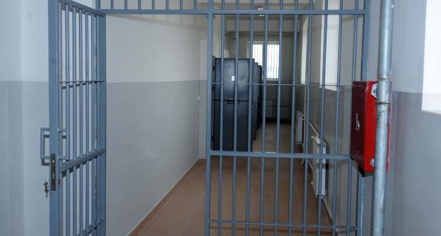 44-godišnjak u Požegi vikao i omalovažavao policijske službenike te prenoćio u policiji 44-godišnjak u Požegi vikao i omalovažavao policijske službenike te prenoćio u policiji