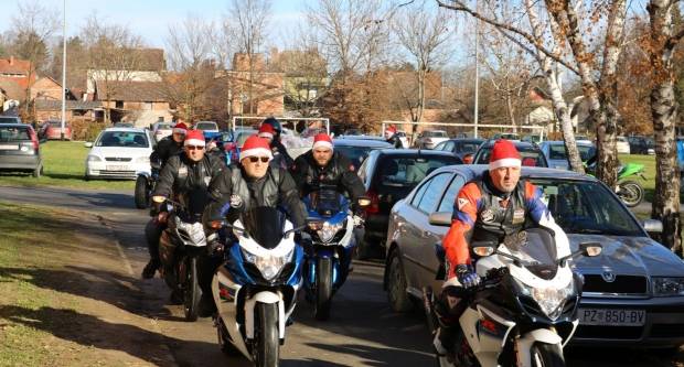 Moto klub Bulls-i i sv. Nikola podijelili poklone djeci OŠ Pleternica