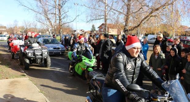 Moto klub Bulls-i i sv. Nikola podijelili poklone djeci OŠ Pleternica