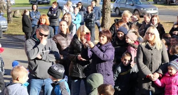 Moto klub Bulls-i i sv. Nikola podijelili poklone djeci OŠ Pleternica